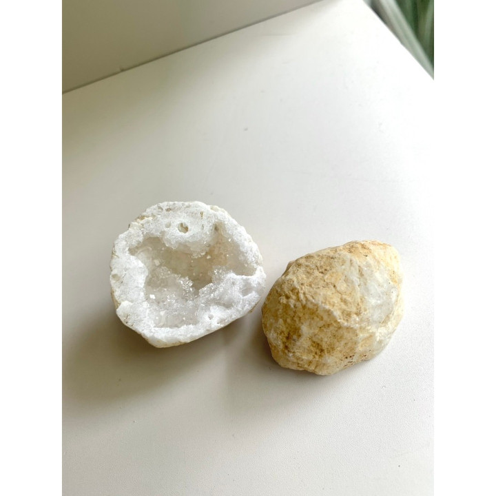 White Quartz Geode: Natural Crystal for Healing and Positive Energy