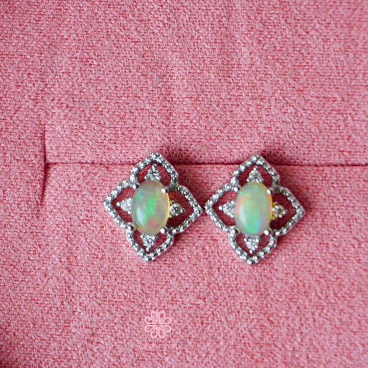 Pendientes de botón de ópalo auténtico y plata de ley - Amuleto de la buena fortuna