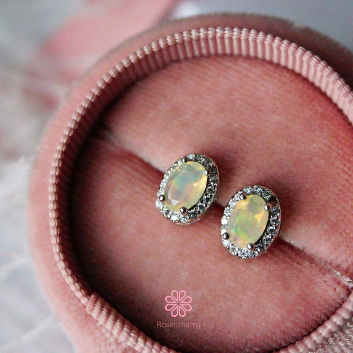 Boucles d'oreilles puces en opale véritable et argent sterling - Porte-bonheur