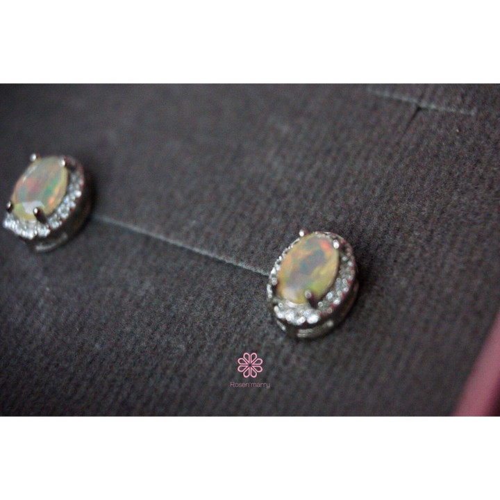 Boucles d'oreilles puces en opale véritable et argent sterling - Porte-bonheur