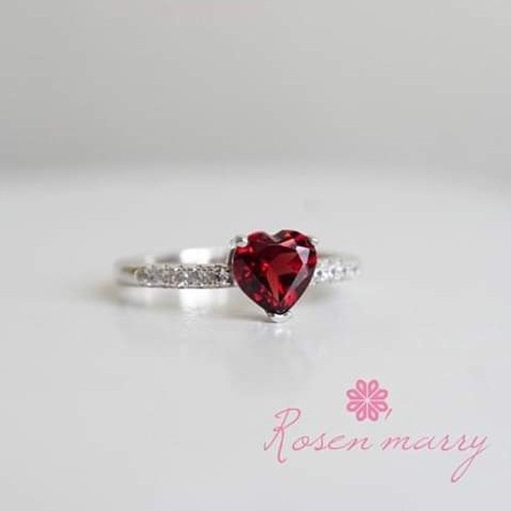 Herzring mit rohem Granat | 925er Sterlingsilber, weißvergoldet