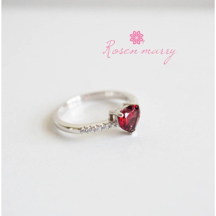 Herzring mit rohem Granat | 925er Sterlingsilber, weißvergoldet