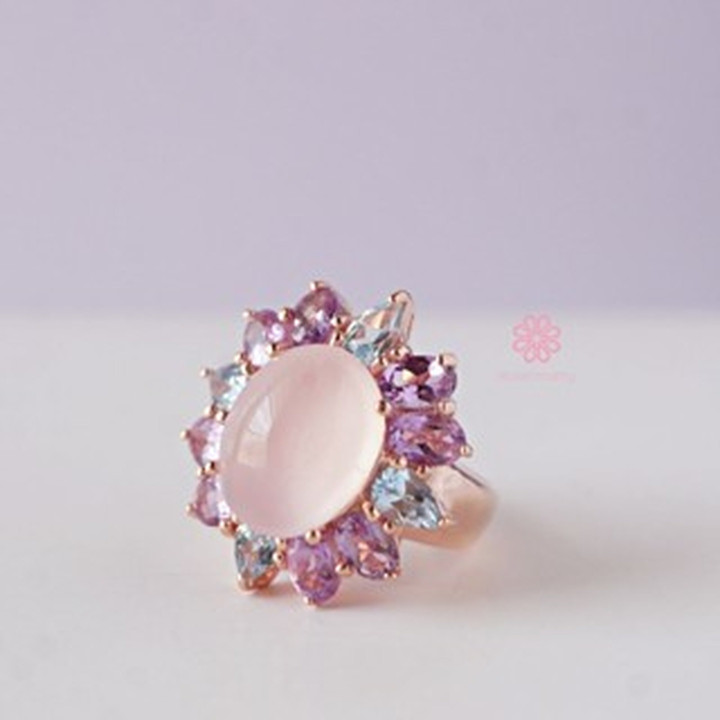 Strahlender Rosenquarzring mit Amethyst und Topas in Sterlingsilber