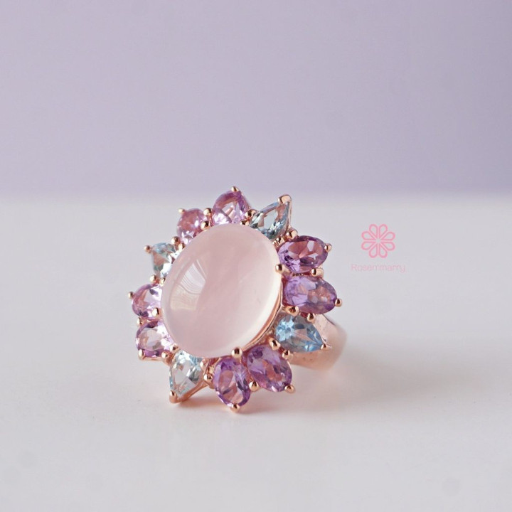 Strahlender Rosenquarzring mit Amethyst und Topas in Sterlingsilber