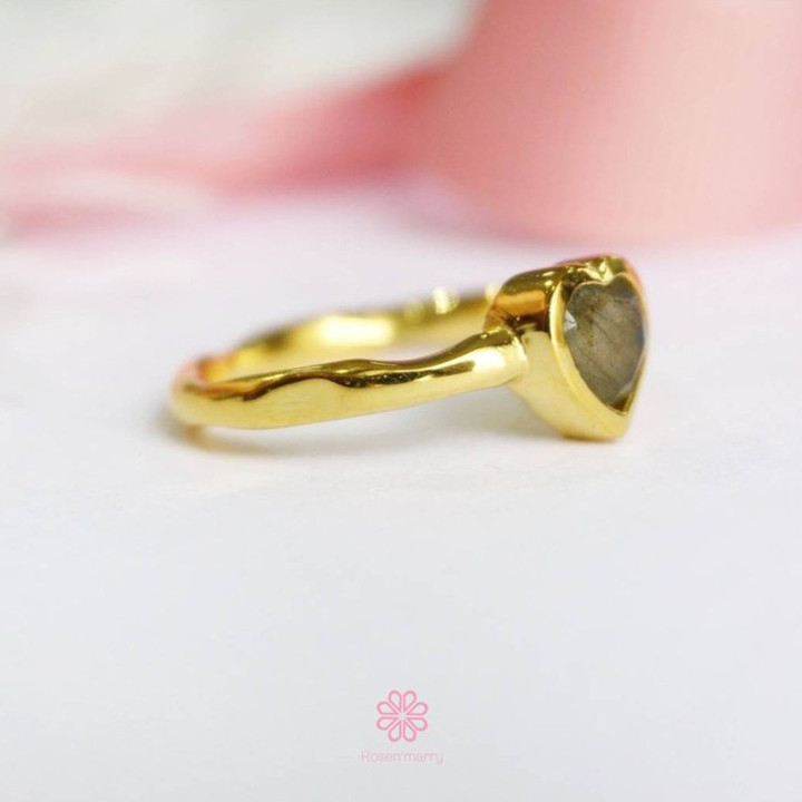 Herzring mit Labradorit | 925er Sterlingsilber und vergoldet