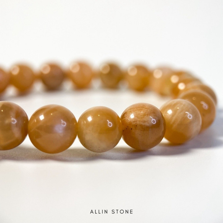 Moonstone Bracelet: Enhance Charm and New Beginnings