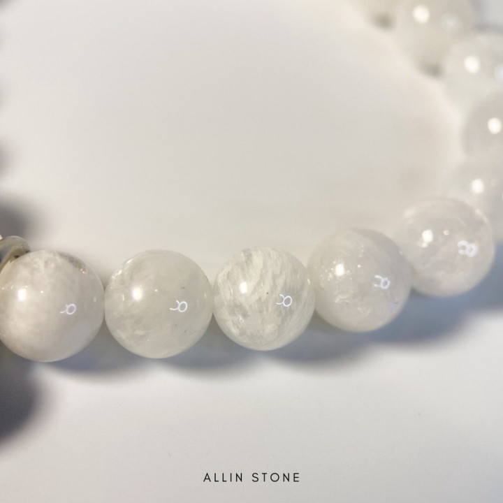 Enhance Charm and Love with Moonstone Bracelet