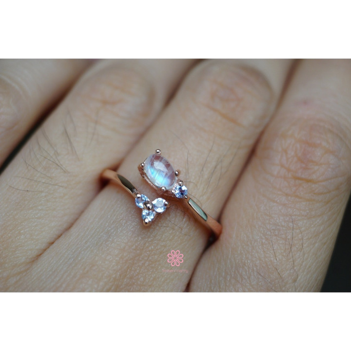 Ring aus blauem Mondstein und Tansanit in Sterlingsilber – Geburtsstein für Juni
