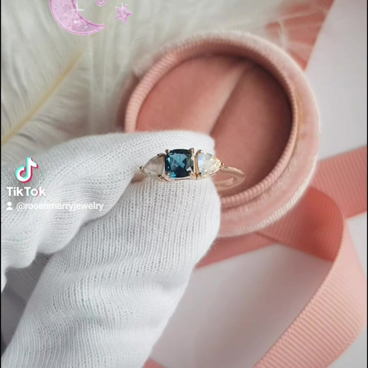 Ring mit London Blue Topas und Sky Blue Moonstone in Roségold und Sterlingsilber