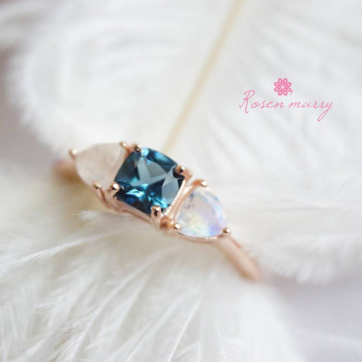 Ring mit London Blue Topas und Sky Blue Moonstone in Roségold und Sterlingsilber