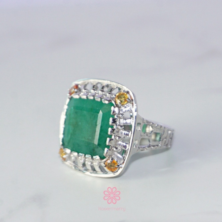 Ring mit rohem Smaragd | 10 Karat vergoldetes Sterlingsilber