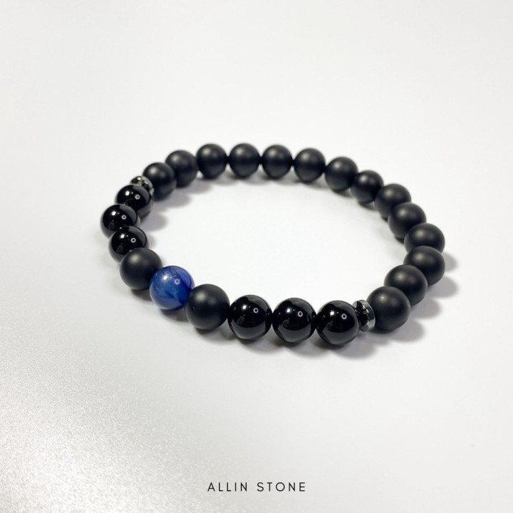 Kyanite Onyx Bracelet: Sharpen Focus and Decision Making