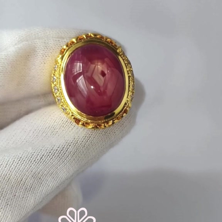 Sparkling 34-Carat Ruby Ring in Sterling Silver and Gold