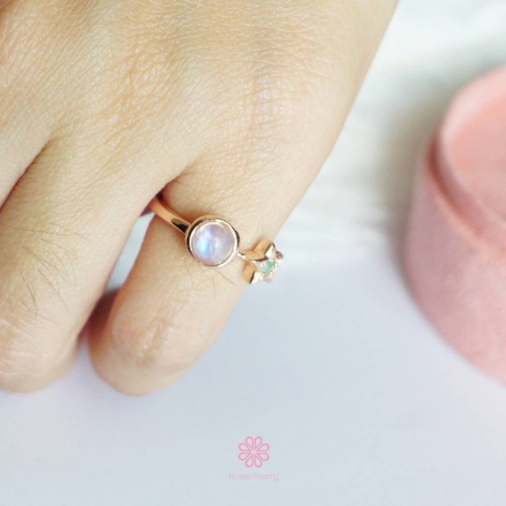 Ring mit himmelblauem Mondstein und Smaragd | Sterlingsilber | Glücksbringer-Schmuck