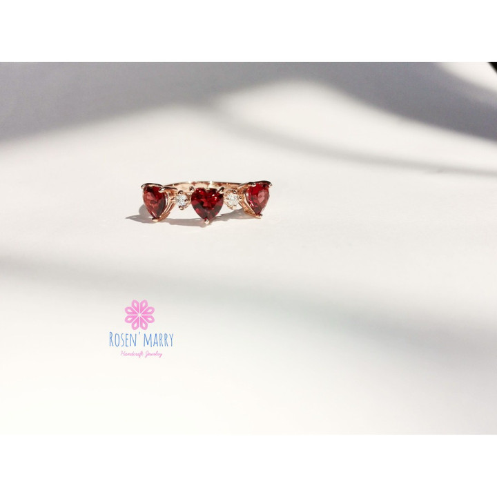 Deep Red Garnet Heart Ring | Sterling Silver | Rosen'marry RR057G