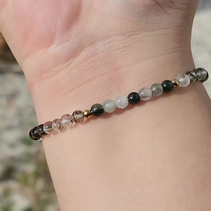 Armband aus grünem Edelstein: Reichtum, Ausgeglichenheit und Klarheit