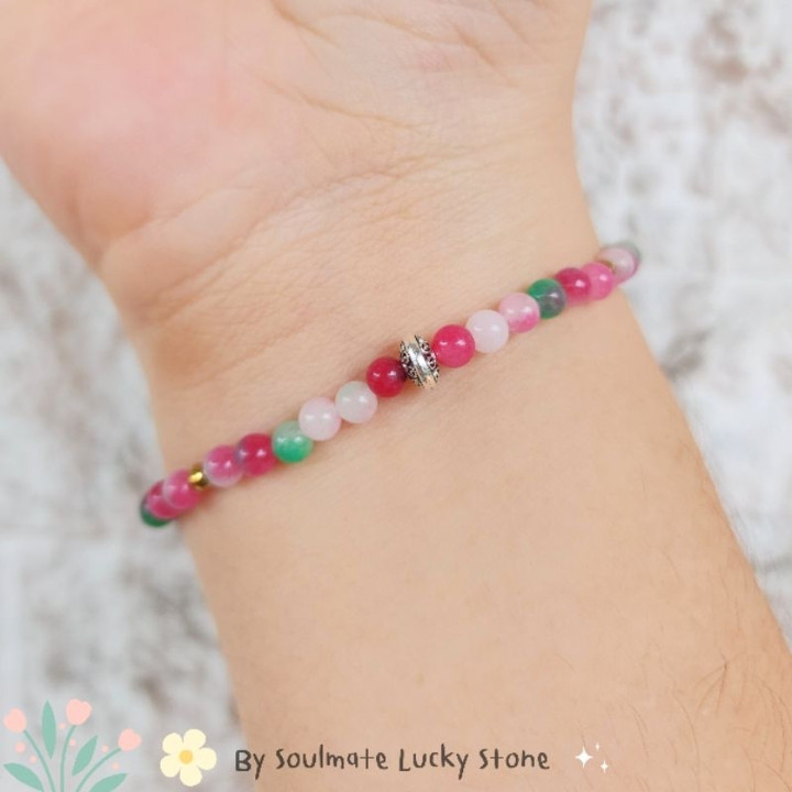 Pulsera de piedra Hok Lok Siu: Atrae la felicidad y el éxito.