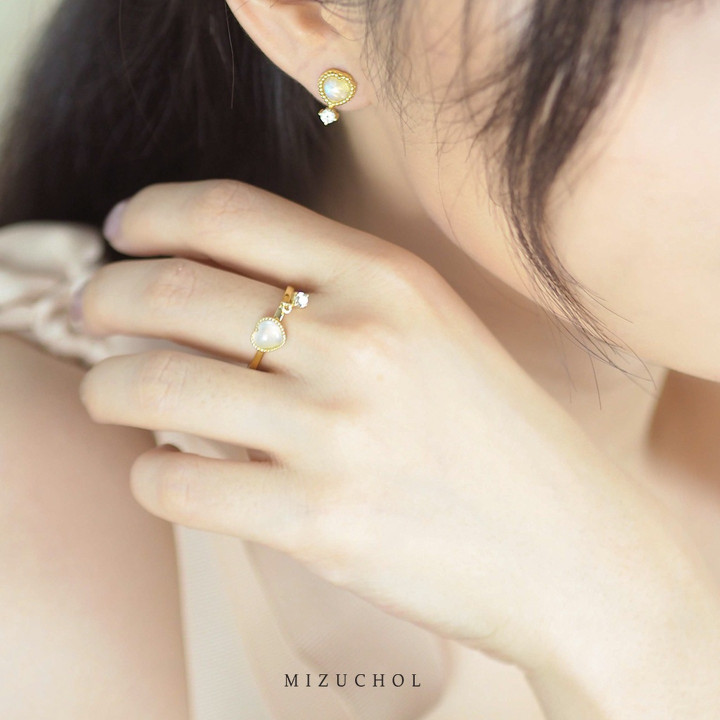 Boucles d'oreilles en pierre de lune pour les anniversaires du mercredi