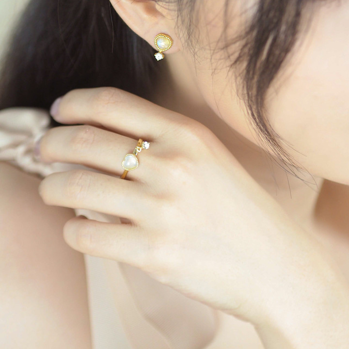 Boucles d'oreilles en pierre de lune pour les anniversaires du mercredi