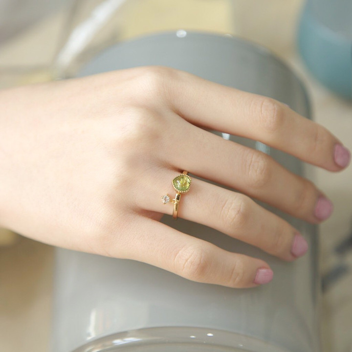 Anillo de peridoto encantador - Piedra de nacimiento del domingo