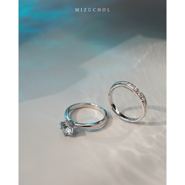 Ring mit himmelblauem Topas und Ozeanglänzen – Weißgoldplattiertes Silber