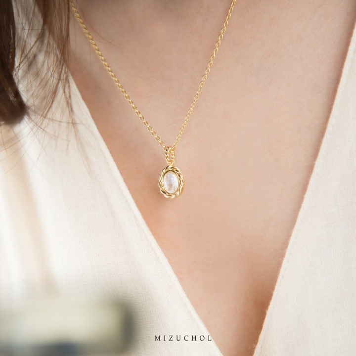 Sterling Silver Moonstone Necklace - GENTLE MOON