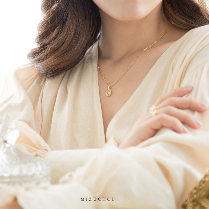 Sterling Silver Moonstone Necklace - GENTLE MOON