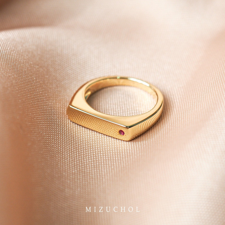 Anillo vintage de plata de ley chapado en oro de 18 quilates con rubí