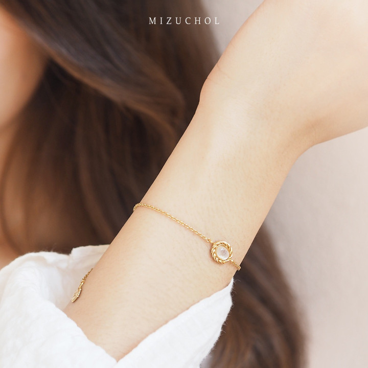 Sterling Silver Moonstone Bracelet - Gentle Moon