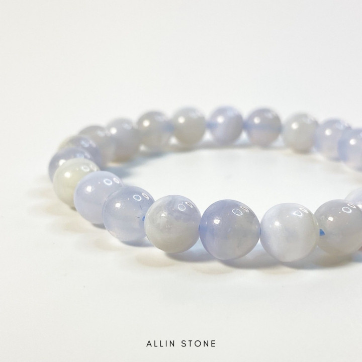 Blue Lace Agate Bracelet: Calm Communication and Confidence