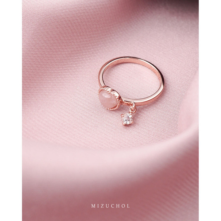 Herzring aus Erdbeerquarz – ein Symbol der Liebe