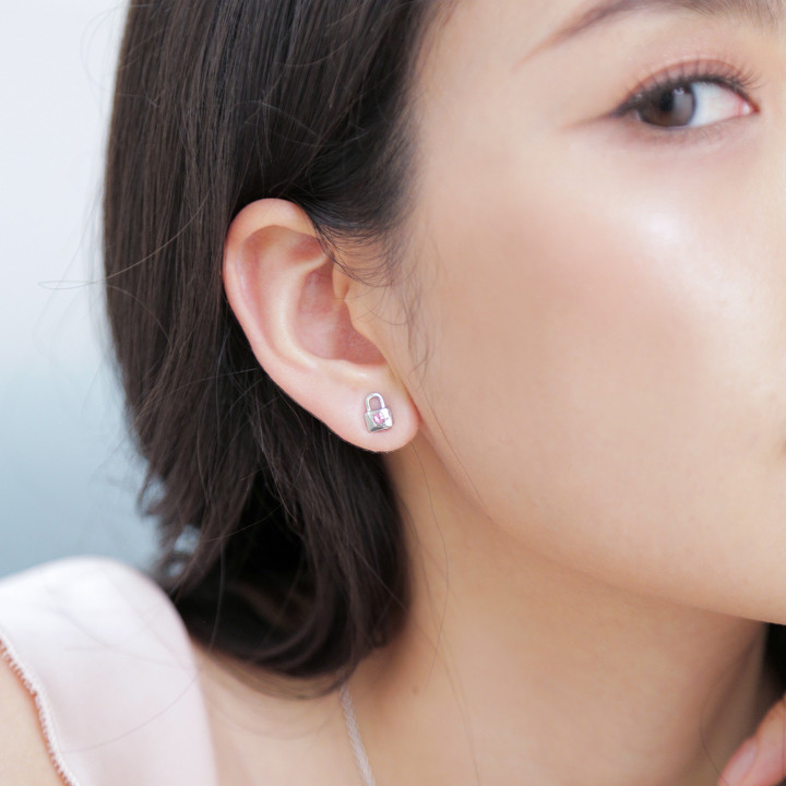 Boucles d'oreilles cadenas et clé en tourmaline rose | Argent plaqué or blanc
