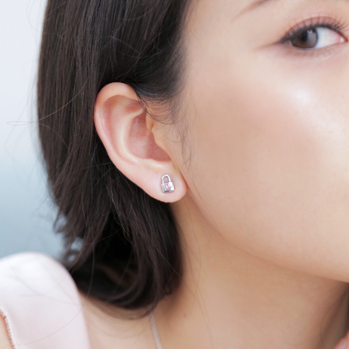 Boucles d'oreilles cadenas et clé en tourmaline rose | Argent plaqué or blanc