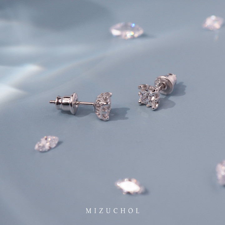 Pendientes de circonita de plata de ley bañados en oro blanco de Frozen Grace