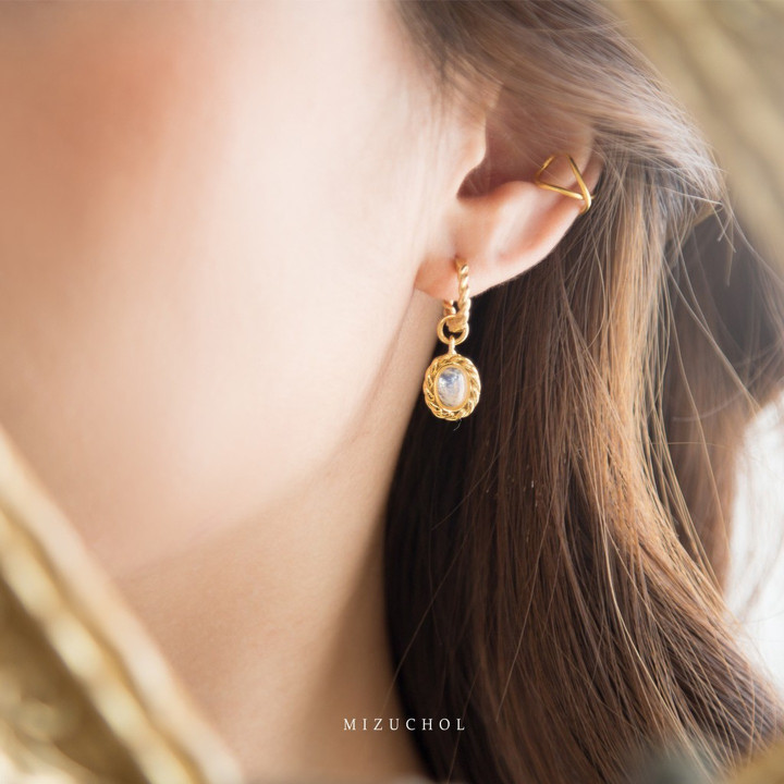 Sterling Silver Moonstone Earrings | GENTLE MOON