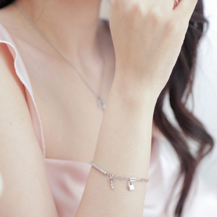 Pulsera de plata de ley chapada en oro blanco con turmalina rosa
