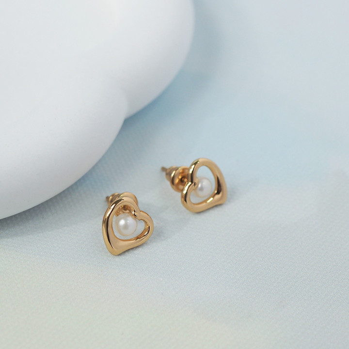 Pendientes de perlas de plata de ley chapados en oro - Nube/Corazón