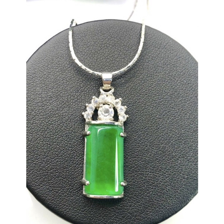 Green Chalcedony Pendant Necklace - Natural and Stylish