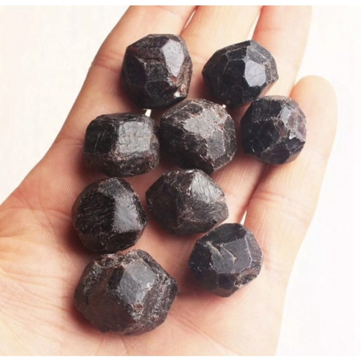 Natural Raw Garnet Stone: For Jewelry, Meditation and Healing