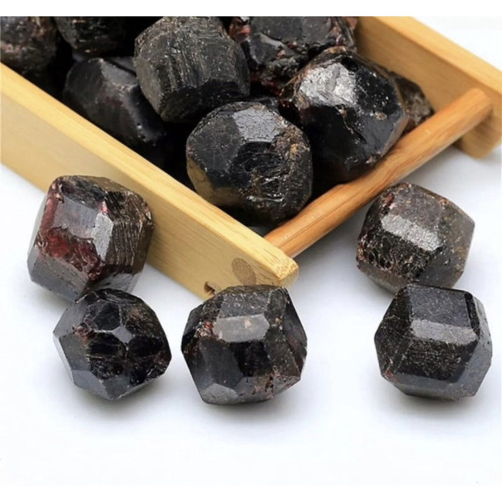 Natural Raw Garnet Stone: For Jewelry, Meditation and Healing