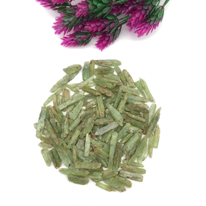 High-Grade Green Kyanite: Natural Reiki Crystal for Healing