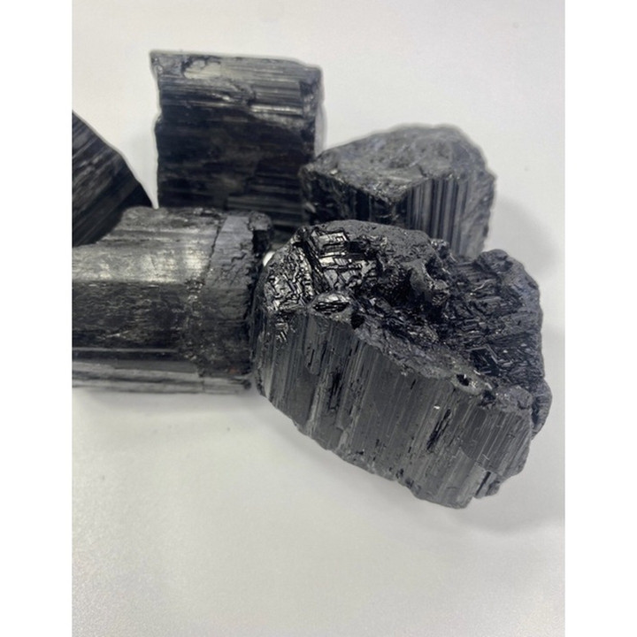 Black Tourmaline: Reduce Pain and Improve Circulation Naturally