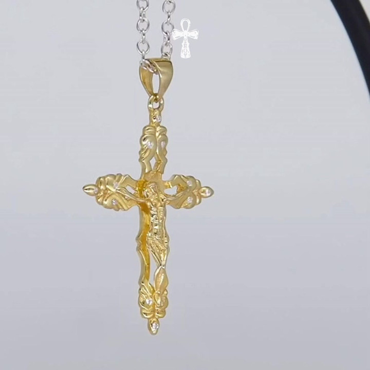 Colgante de cruz de plata de ley con diamantes de circonita cúbica - Troy and Co