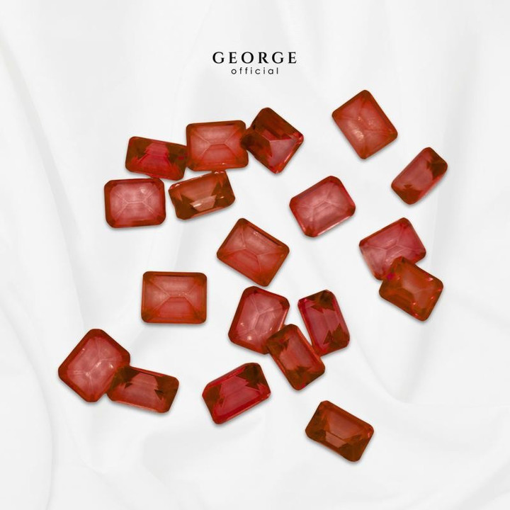 Elegantes gemas de granate talla esmeralda | George Jewelry