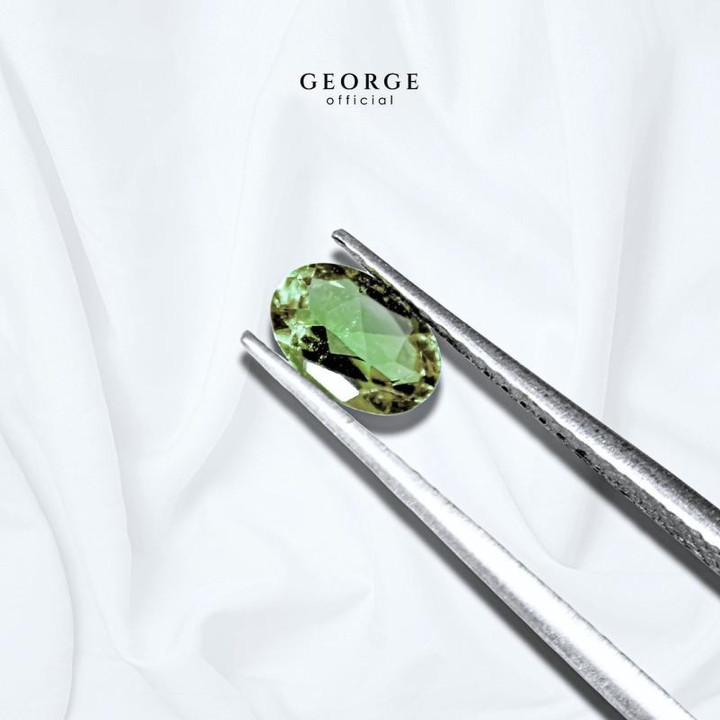 Gemas de zafiro verde de talla ovalada | George Jewelry