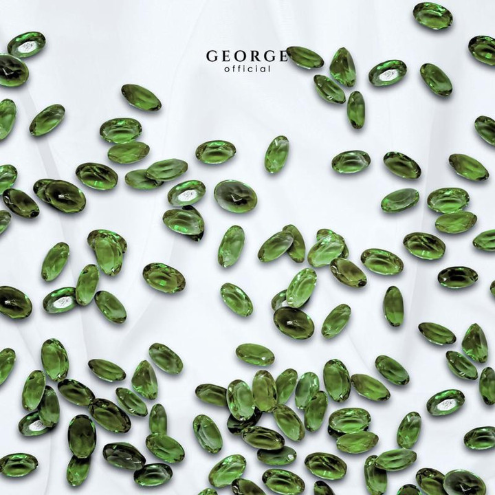 Gemas de zafiro verde de talla ovalada | George Jewelry