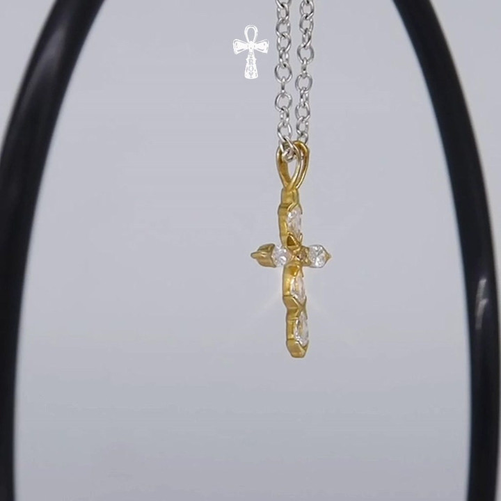Kreuzanhänger aus Sterlingsilber mit funkelndem Zirkonia - Troy and Co.