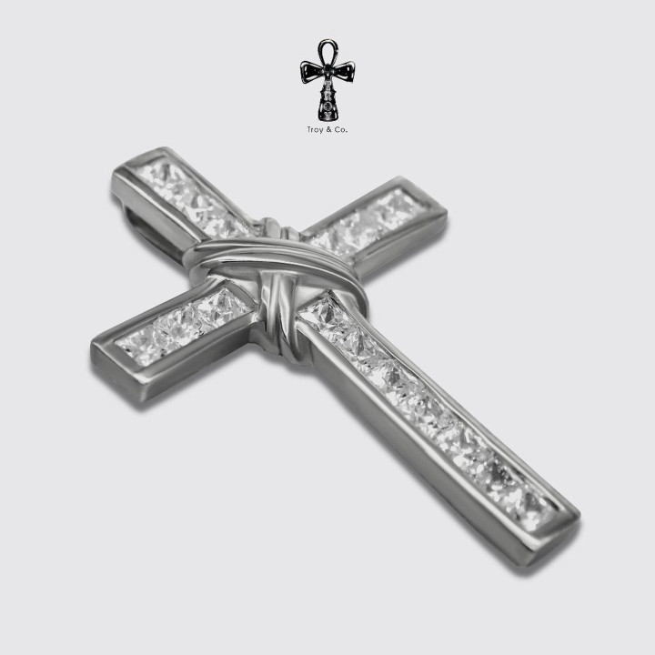 Colgante de cruz de plata de ley con circonitas cúbicas brillantes | Troy and Co.