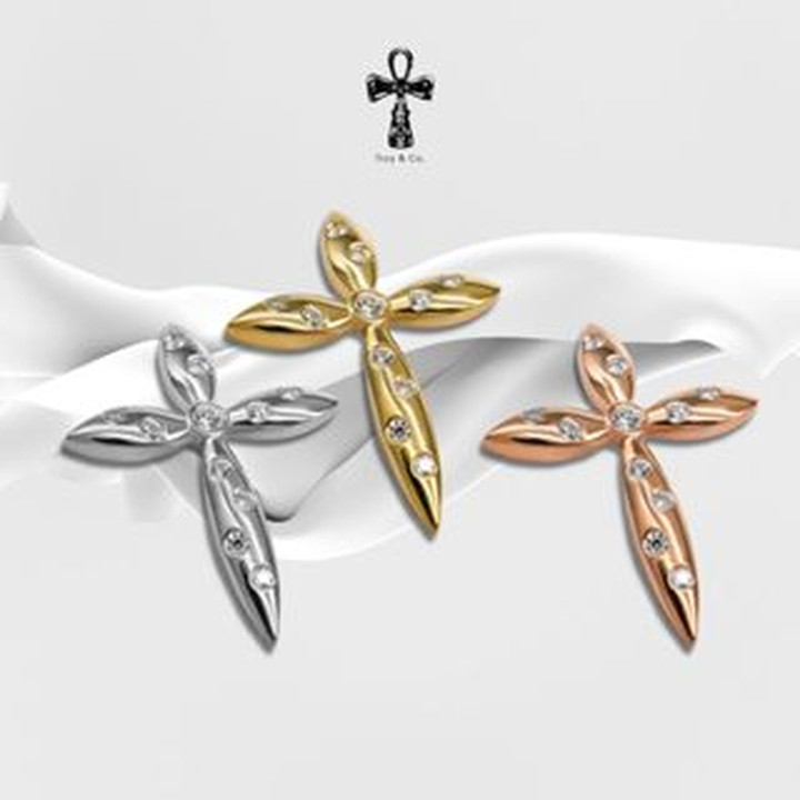 Pendentif croix en argent sterling avec zircon cubique - Troy and Co.