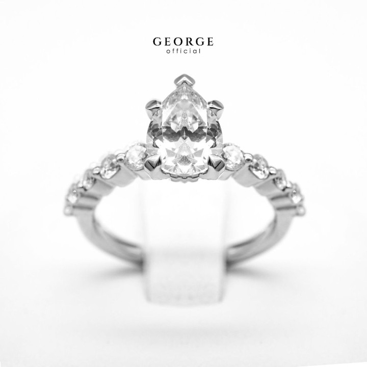 Elegant Solitaire Diamond Ring | Cubic Zirconia Teardrop
